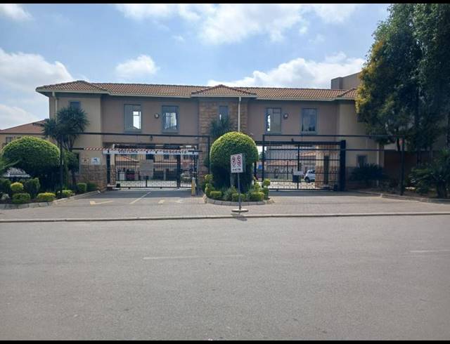 2 BEDROOM TOWNHOUSE FOR SALE IN NORKEM PARK